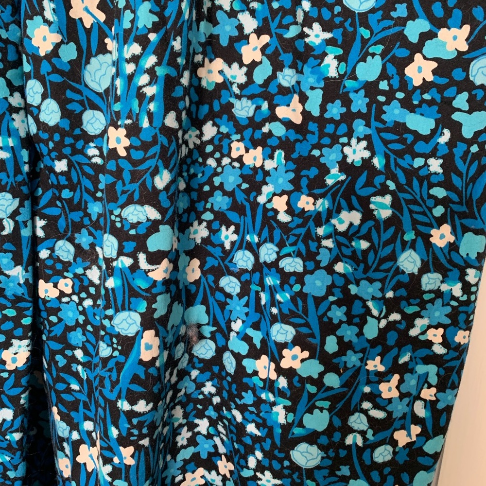 Valerie Stevens Blue Floral Pants With Bows on Legs. - Picture 5 of 6